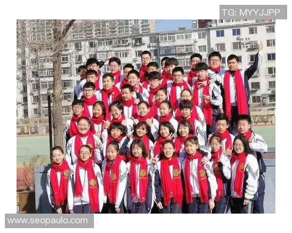 校园足球明星的成长之路与梦想追逐的精彩采访稿范文