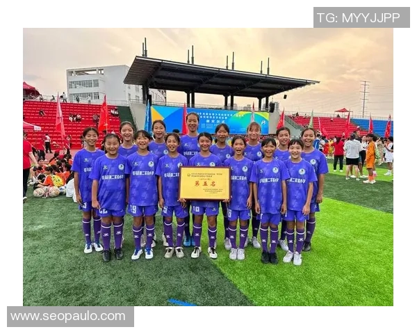 武汉十二高足球明星闪耀绿茵场展现青春风采与团队精神